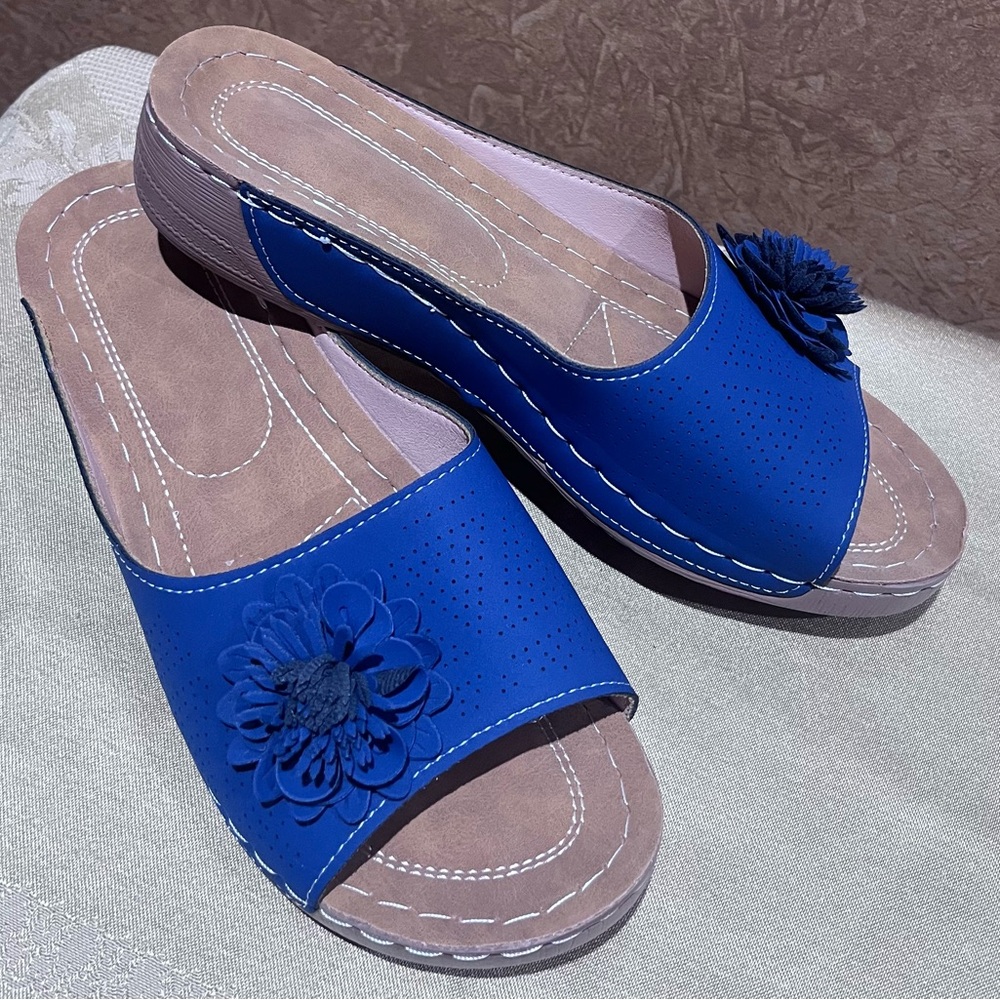 Blue Floral Women's Slide Sandals, Size 41 (US 10)